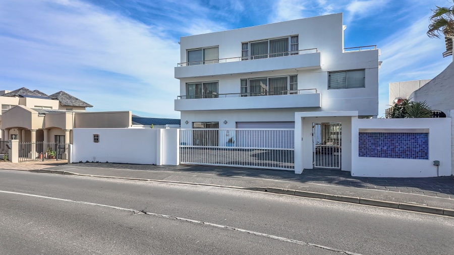 6 Bedroom Property for Sale in Bloubergstrand Western Cape